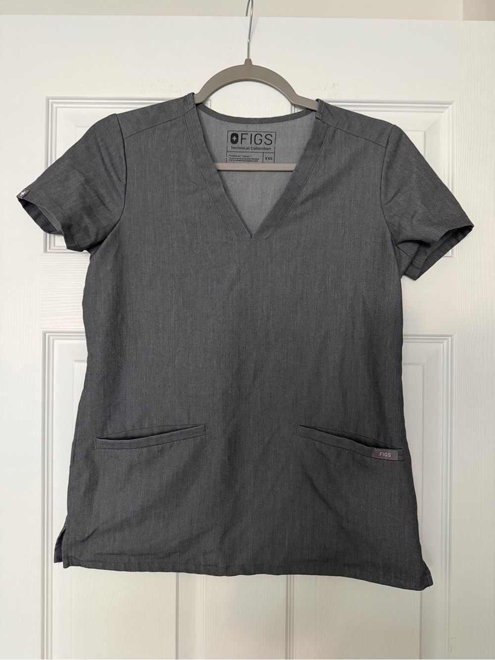 FIGS Women's Short Sleeve V-Neck Scrub Top in Charcoal Gray